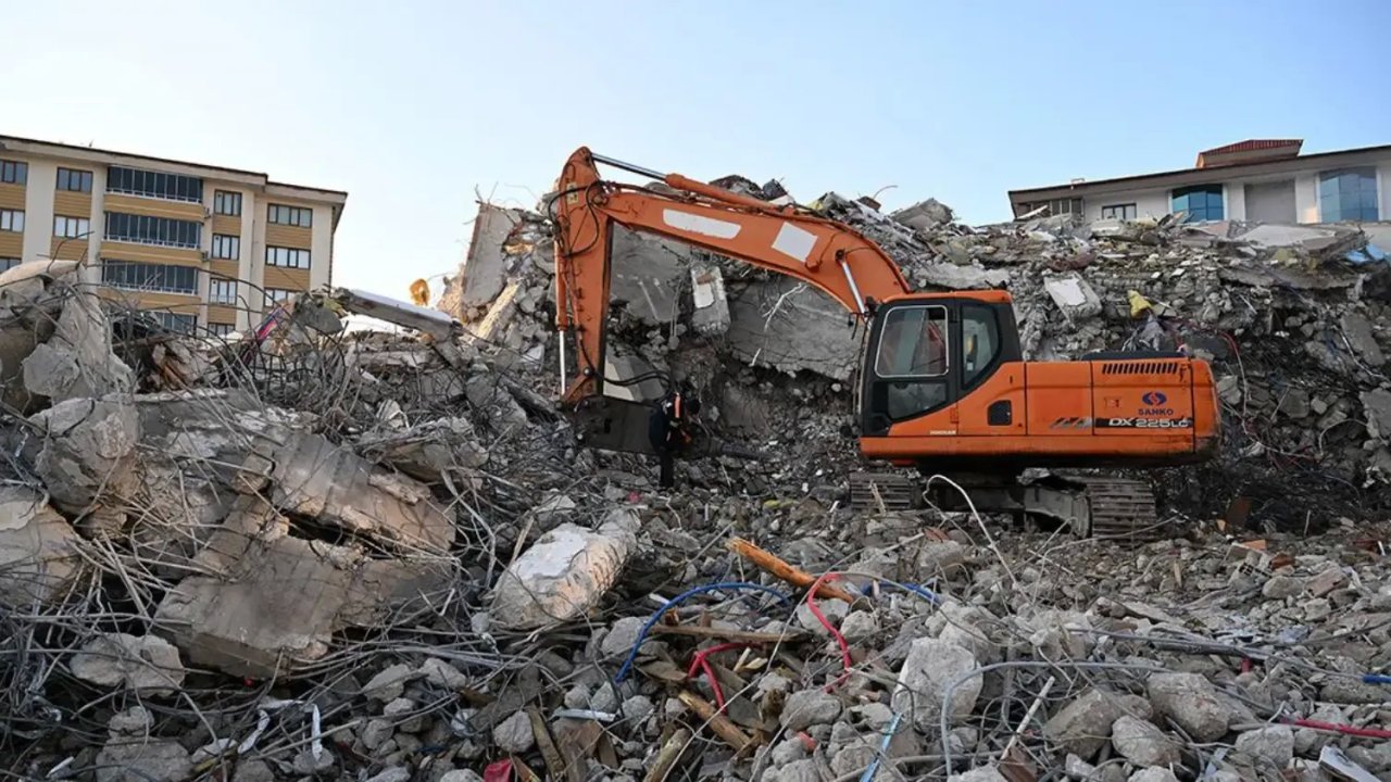 Kahramanmaraş Depreminde Malatya'da Yıkılan Binalarda Yapı Denetimi Eksikliği