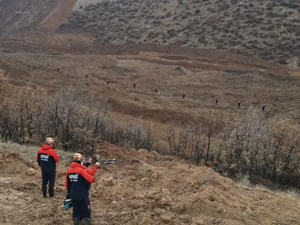 İliç'te Arama Kurtarma Çalışmalarına Dron Eşlik Etti