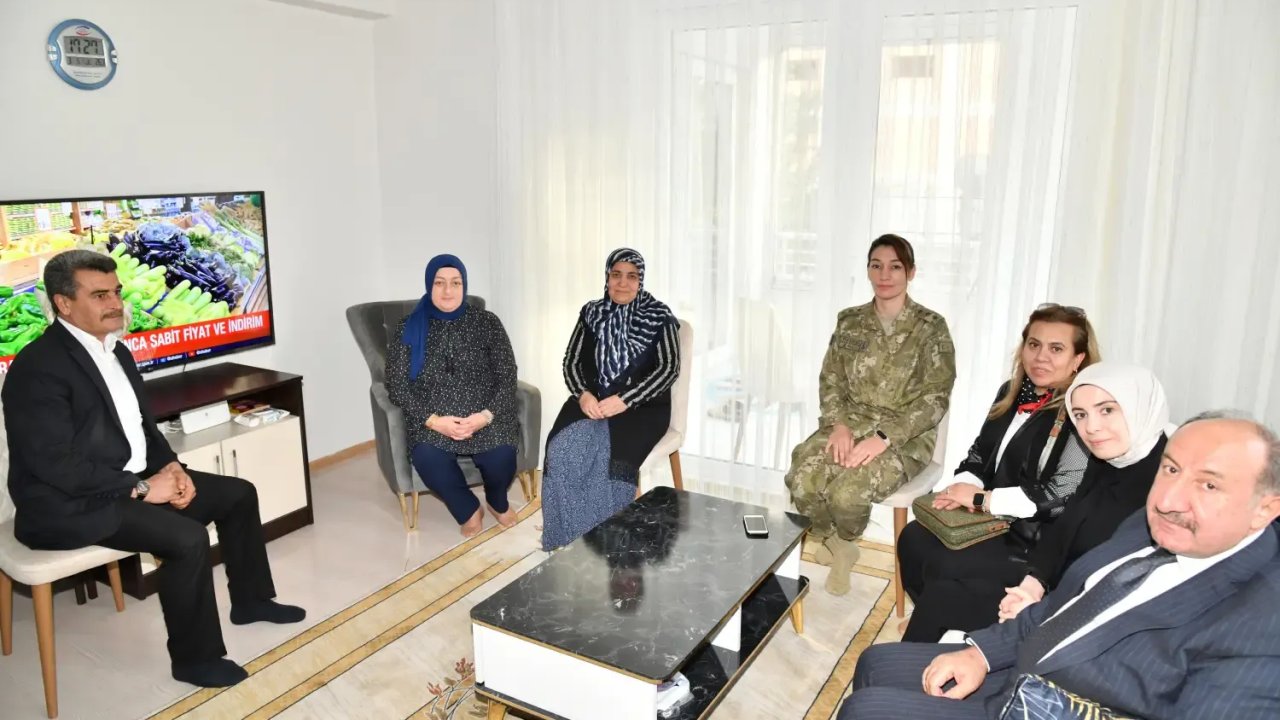 Malatya Valisi Ersin Yazıcı'nın Eşi Şehit Ailelerini Ziyaret Ediyor