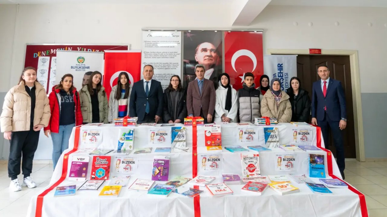 Malatya Büyükşehir Belediyesi Öğrencilere Kitap Desteği Sağlıyor