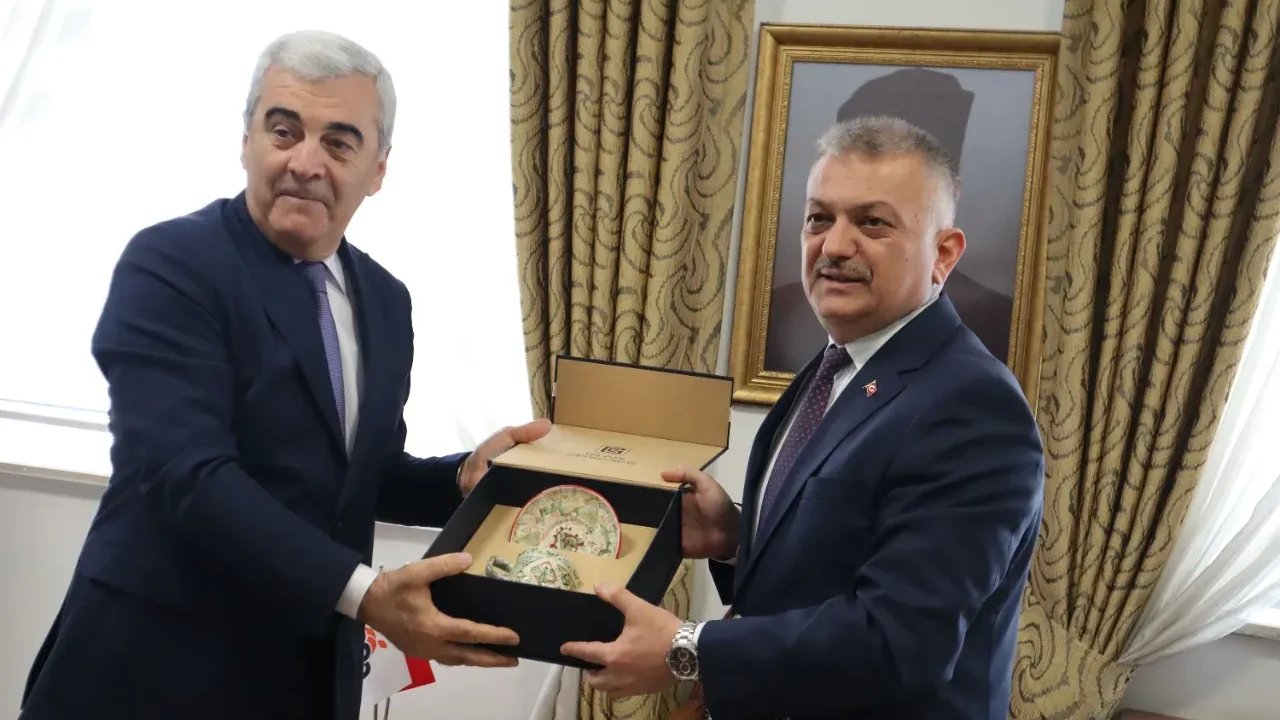 Azerbaycan Diaspora İşleri Devlet Komitesi'nden Malatya'ya Yardım Eli