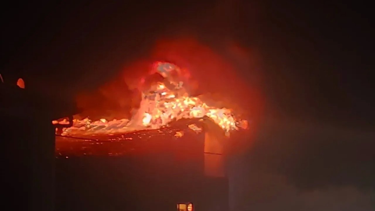 Örükçü Mahallesi'nde Ev Yangını: Araştırma Sürüyor