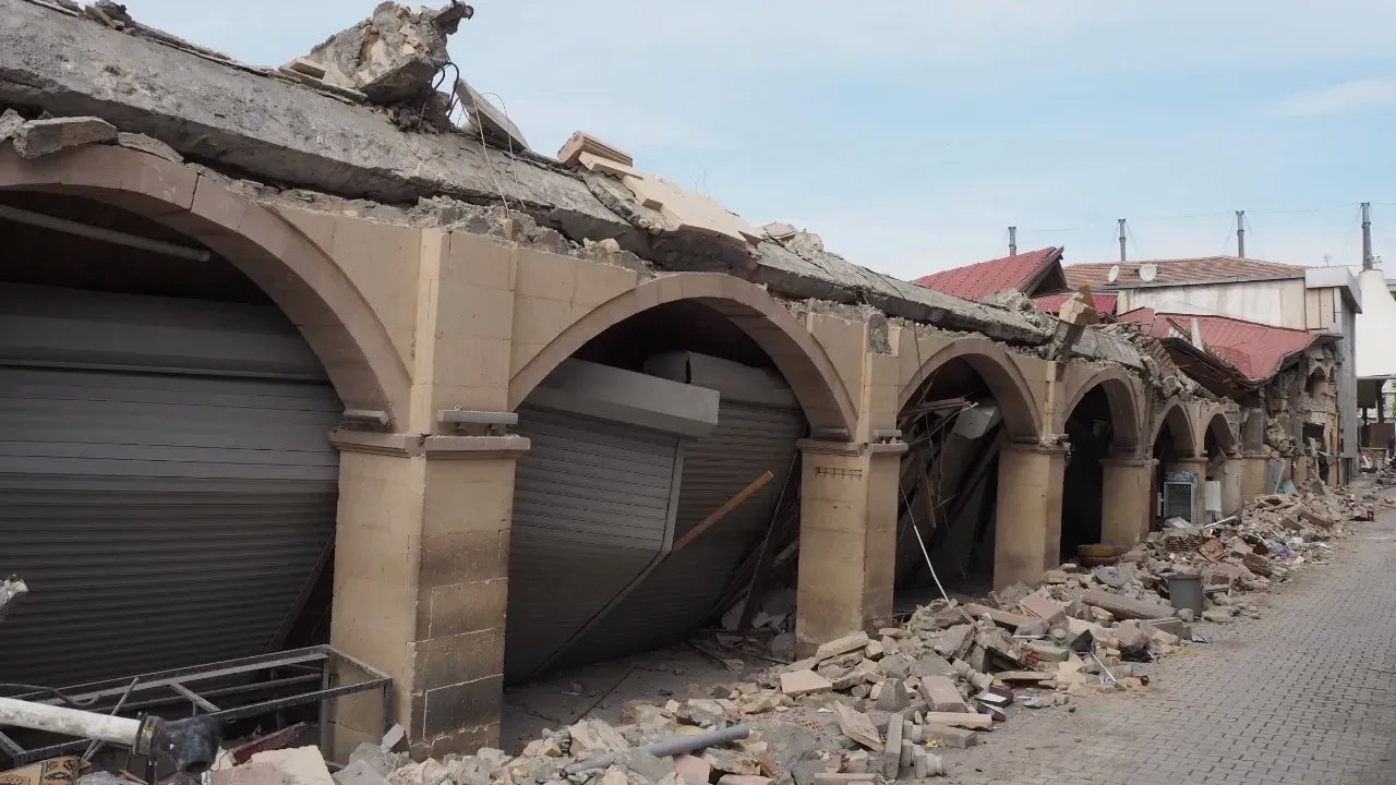 Kahramanmaraş Depreminde Şire Pazarı ve Kayısılar: Bir Tarihin Yıkımı