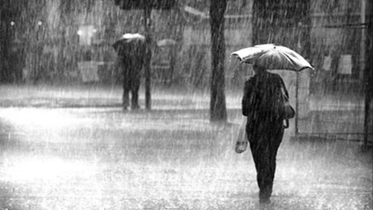 Yağmurlu Günler: Sağanaklar ve Gök Gürültüsüyle Dolu Bir Hava