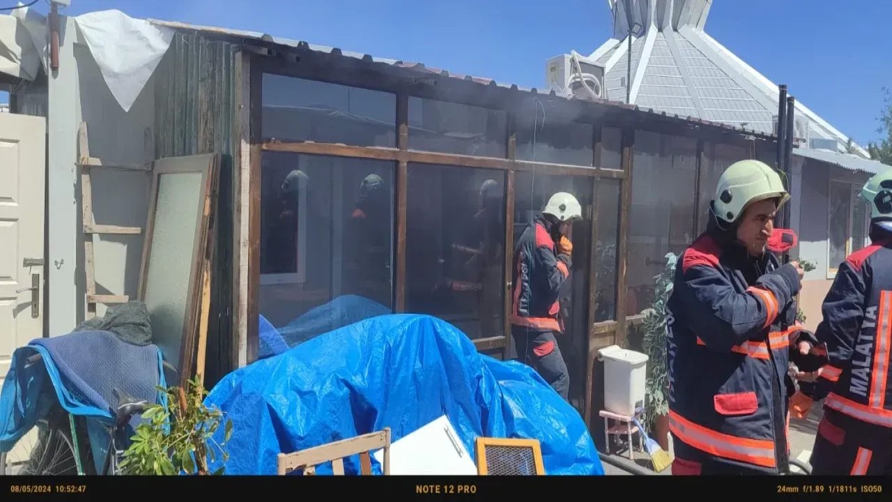 Malatya'da Konteyner Yangını: İtfaiye Ekipleri Hızlı Müdahale Etti