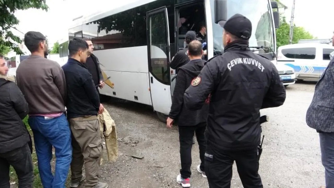Yeşilyurt Operasyonunda 25 Kaçak Göçmen ve 4 Organizatör Yakalandı!