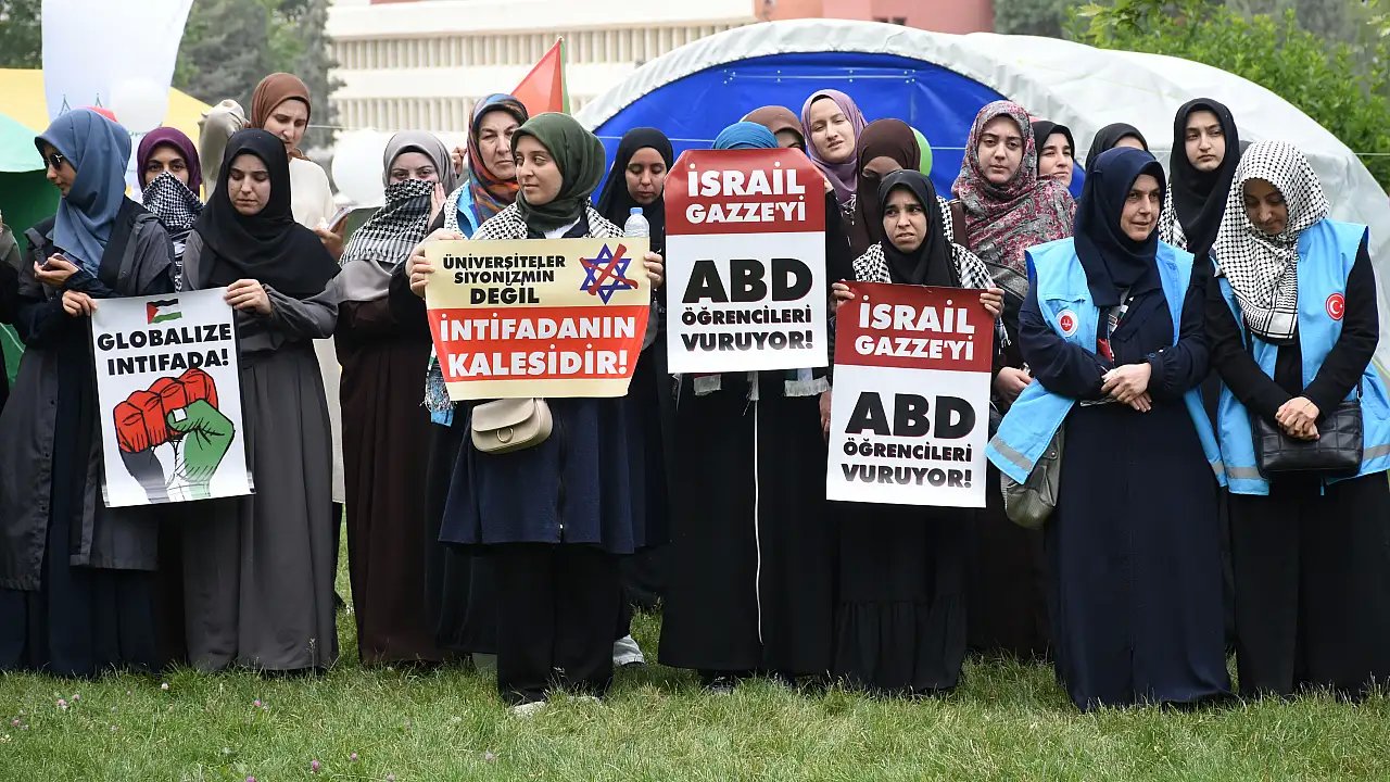 Üniversitede Filistin'e Destek İçin Protesto ve Çadır Kurma Etkinliği
