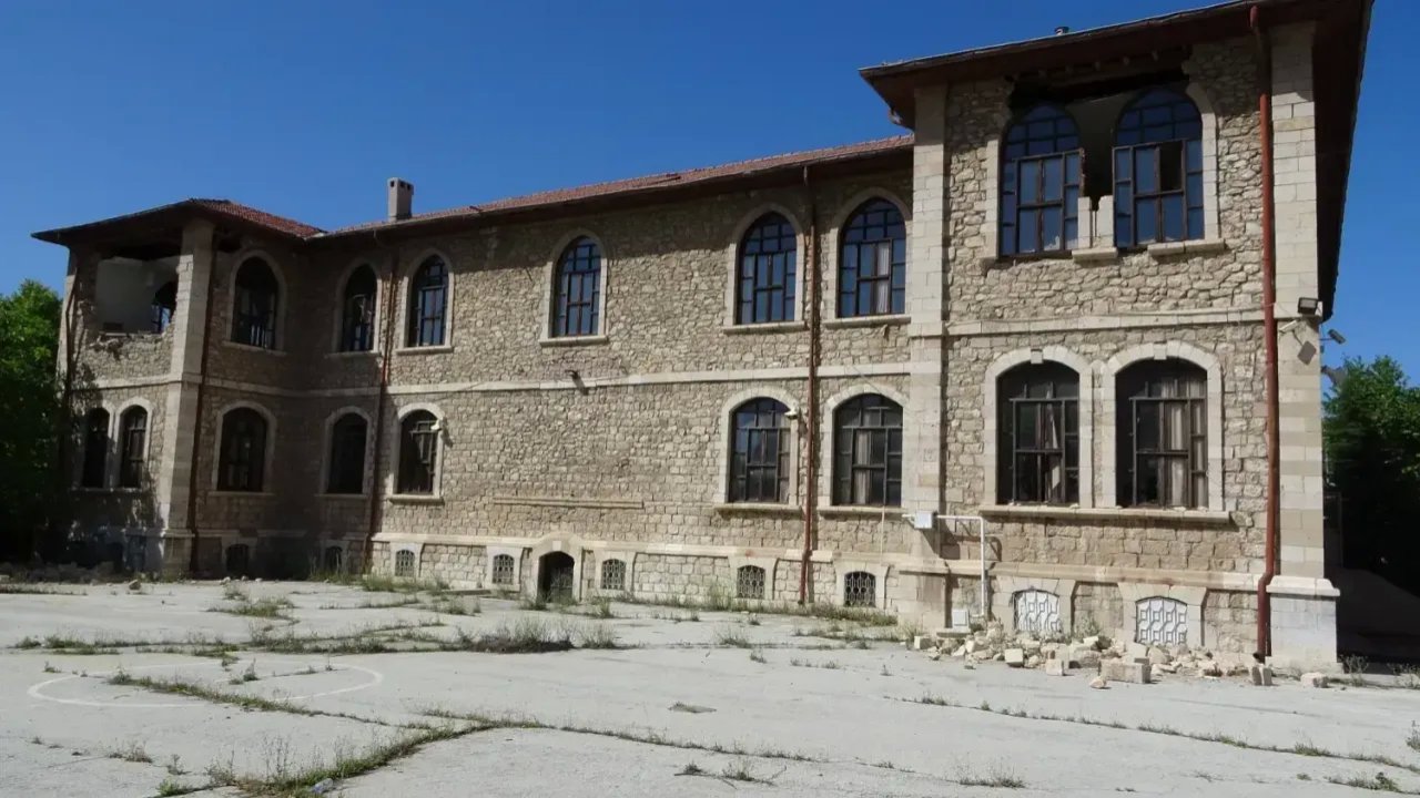Malatya'daki Eski Okul, Çocuk Kütüphanesine Dönüşüyor