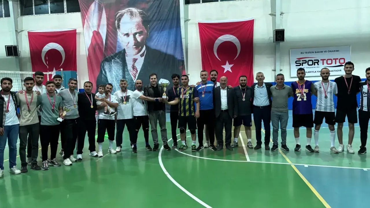 Sosyal Eksiklik İçindeki Malatya'da Arapgir Gençleri Voleybol Turnuvasında