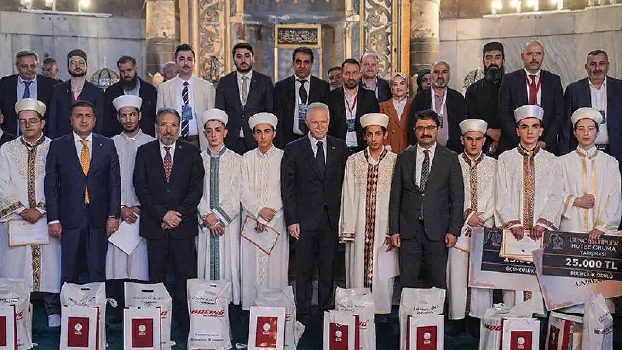 İstanbul Valisi ve Yetkililer Yarışmanın Kazananlarına Ödüllerini Verdi