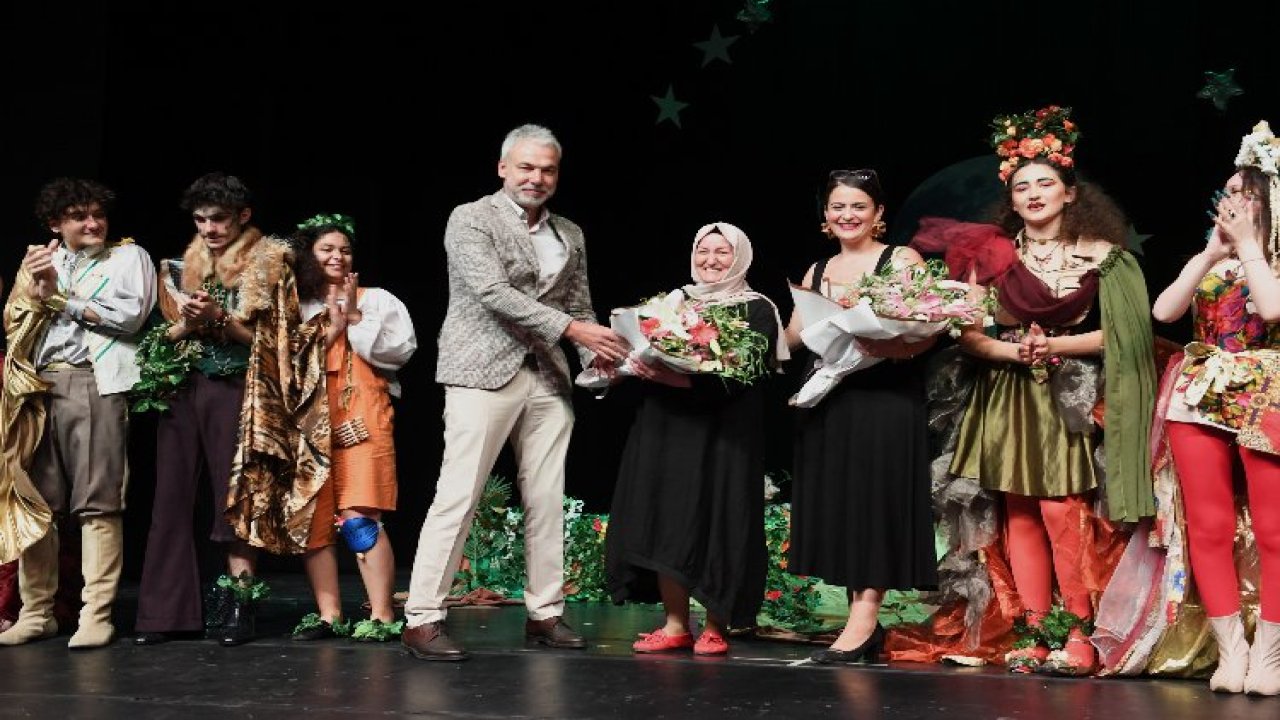 Osmangazi Belediyesi Tiyatro Okulu Öğrencileri Bir Yaz Gecesi Rüyası'nda Büyük Başarı Kazandı