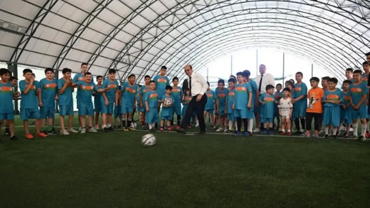 Başkan İlhan Geçit, Yaz Spor Okulları'nda Genç Futbolcularla Buluştu ve Destekledi