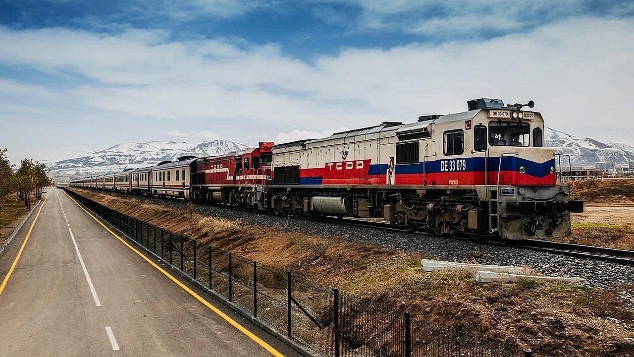 Malatya'yı Ankara, Diyarbakır ve Tatvan'a Bağlayan Yeni Tren Hattı