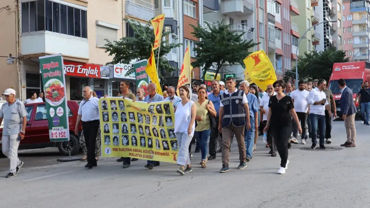 Malatya'da Madımak Katliamı Yürüyüşü: Anma ve Saygı Duruşu