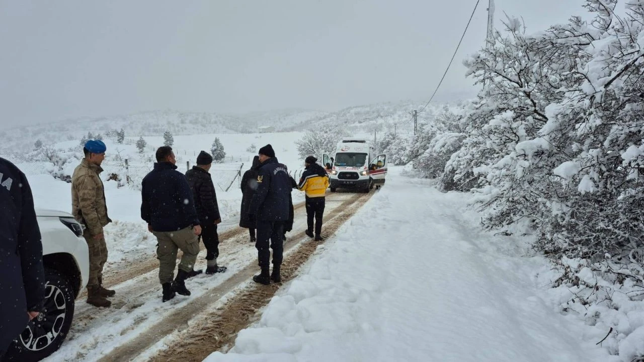 Malatya'da kar nedeniyle mahsur kalan hamile kadın hastaneye yetiştirildi