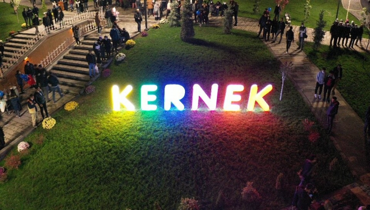 On binlerin katılımıyla Kernek Meydanı vatandaşın hizmetine sunuldu