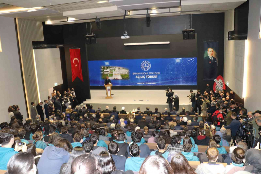 Bakan Özer: “Türkiye kız çocuklarını eğitime kavuşturma problemini son 20 yılda çözmüştür”