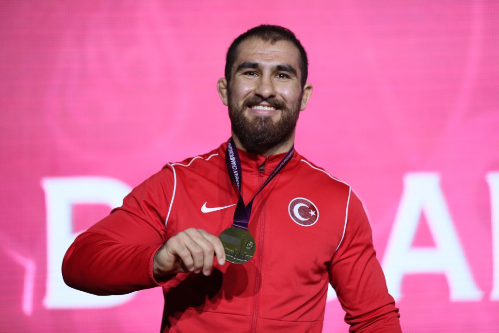 Cumhurbaşkanı Erdoğan, Avrupa şampiyonu olan güreşçileri tebrik etti