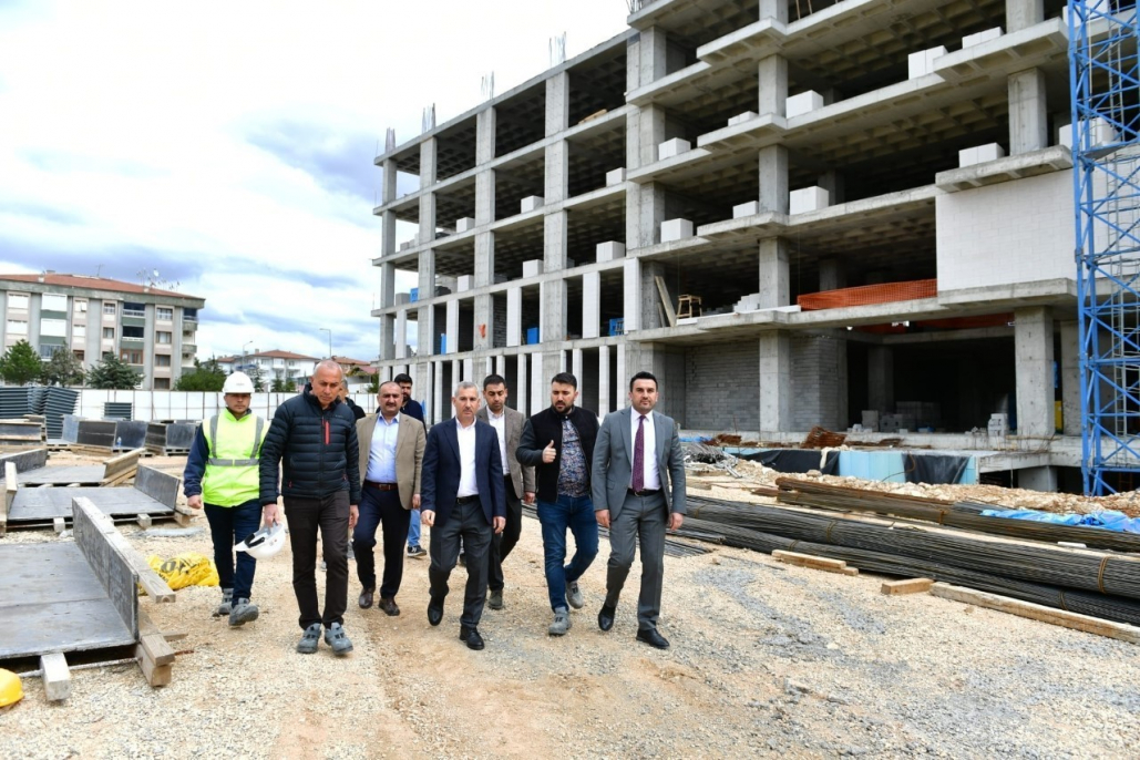 Başkan Çınar, kentsel dönüşüm alanını inceledi
