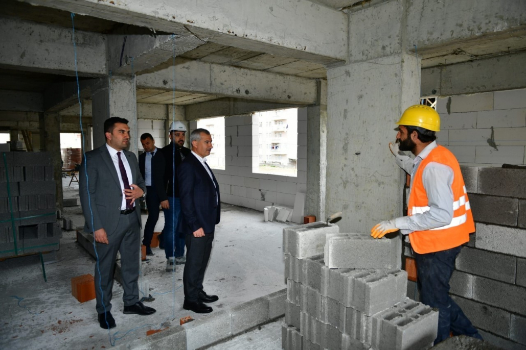 Başkan Çınar, kentsel dönüşüm alanını inceledi