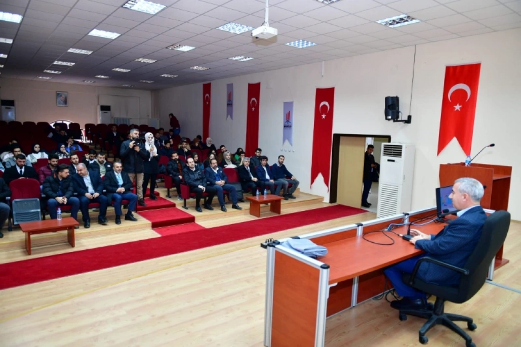 Başkan Çınar, İ.Ü. Mühendislik Fakültesi Öğrencileriyle Buluştu