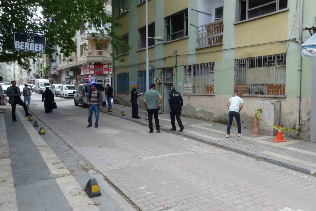 Malatya'da silahlı saldırıya uğrayan kişi yaralandı
