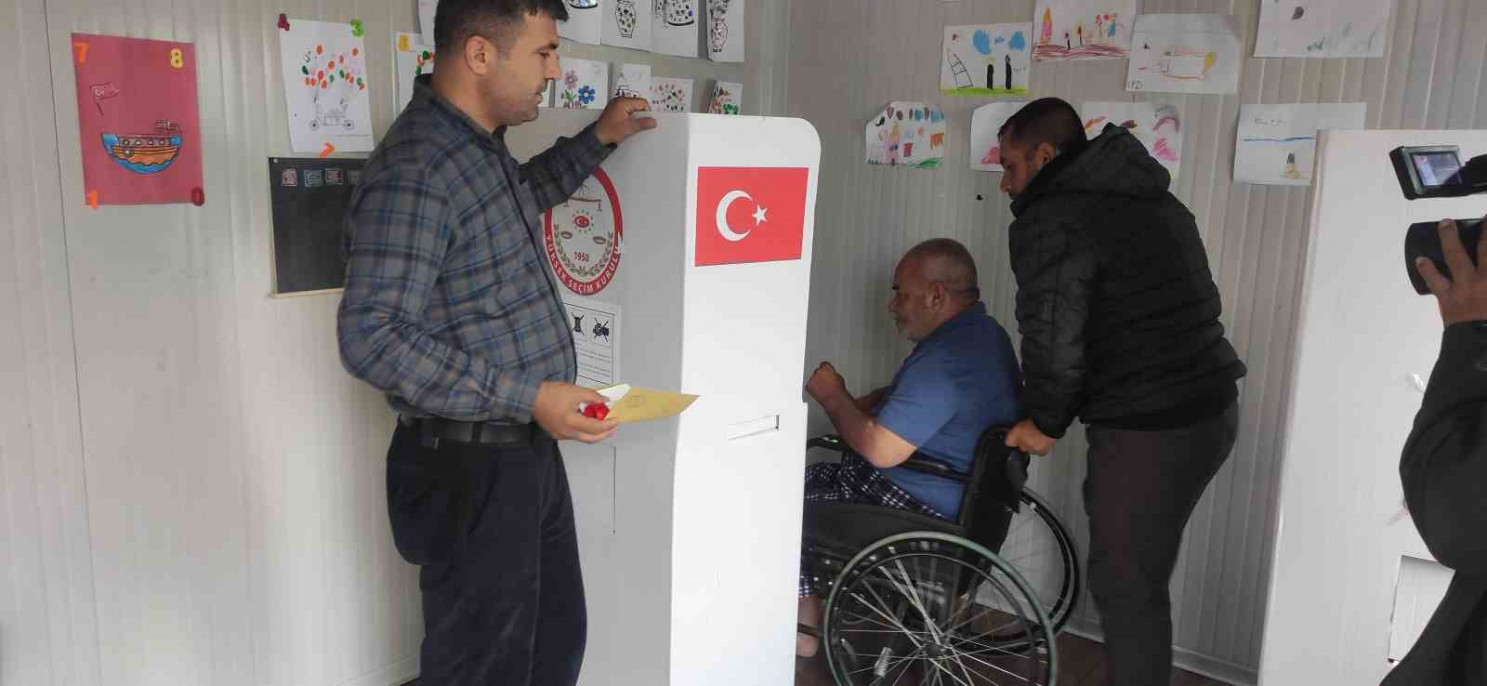 Malatya'da Cumhurbaşkanlığı için oy kullanma işlemi sürüyor