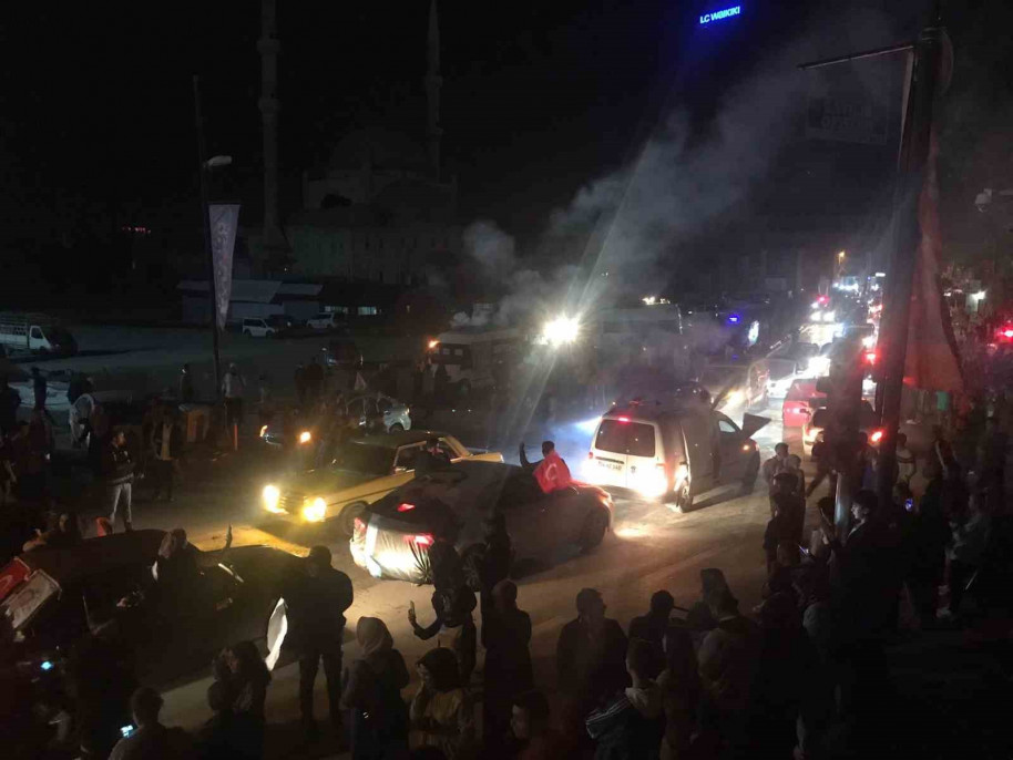 Malatya'da vatandaşlar sokaklara döküldü