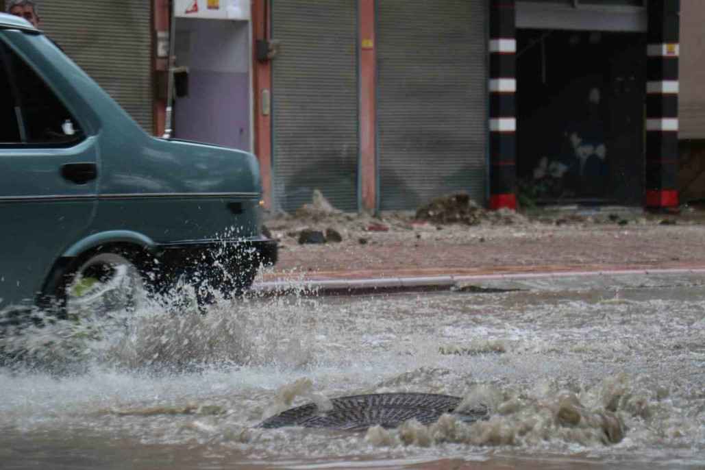 Malatya'da sağanak yağış hayatı olumsuz etkiledi