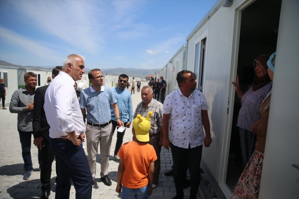 Kültür ve Turizm Bakanı Ersoy, Malatya'da konteyner kentleri ziyaret etti