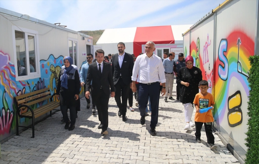 Kültür ve Turizm Bakanı Ersoy, Malatya'da konteyner kentleri ziyaret etti