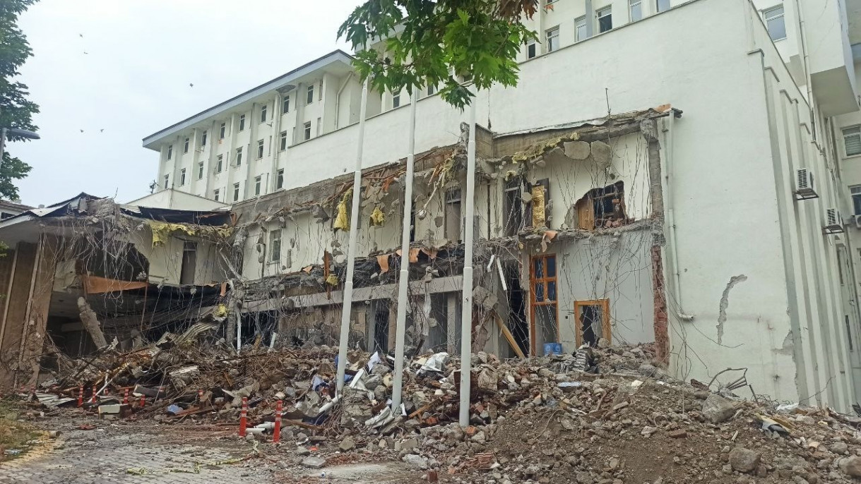 Malatya Adliye binasının yıkımına başlanıldı