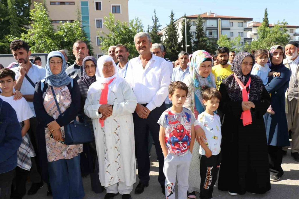 Deprem bölgesi Malatya'dan ilk hac kafilesi dualarla uğurlandı
