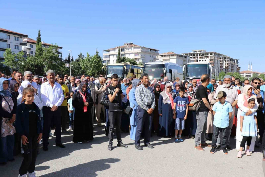 Deprem bölgesi Malatya'dan ilk hac kafilesi dualarla uğurlandı