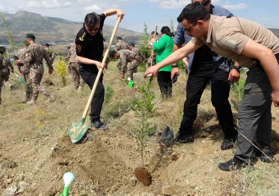 Malatya'da depremde kaybedilen her çocuk için bir fidan dikildi