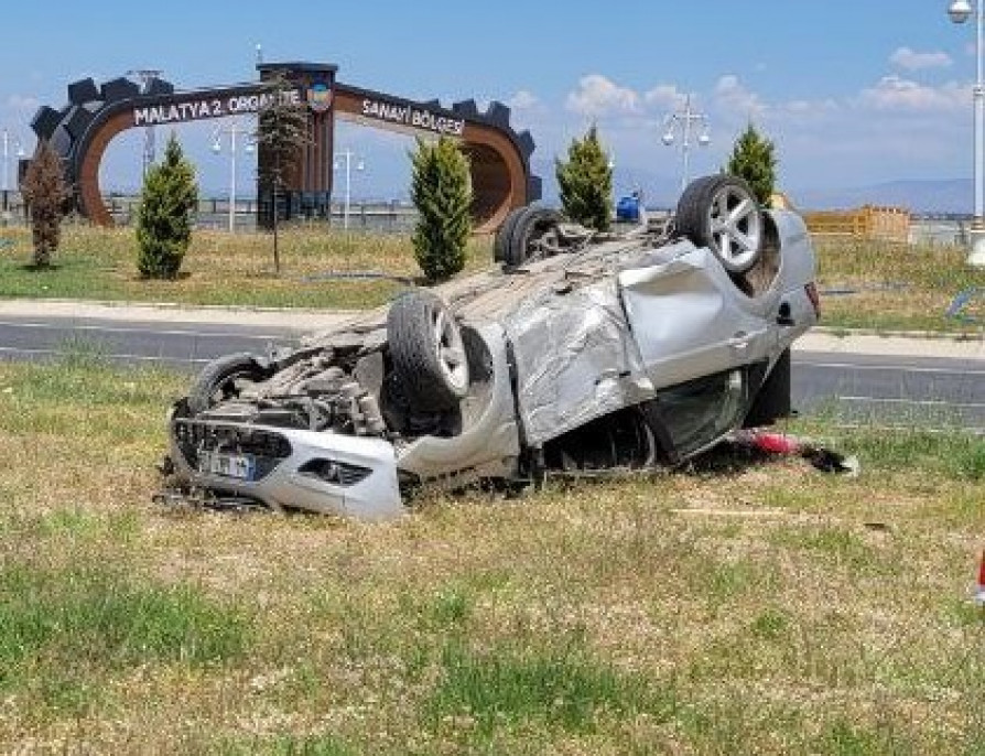 Hurdaya dönen araçtan sağ çıktı