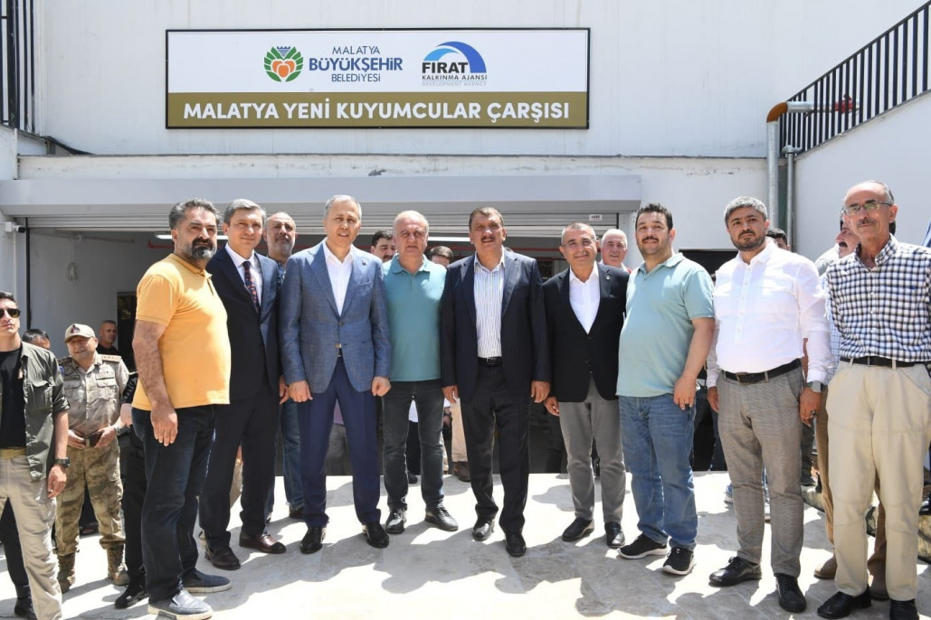 İçişleri Bakanı Ali Yerlikaya Malatya'da incelemelerde bulundu