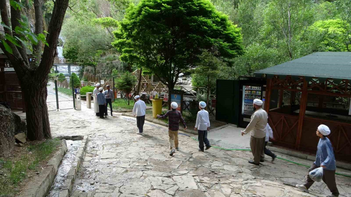 Günpınar Şelalesi görenleri hayran bırakıyor