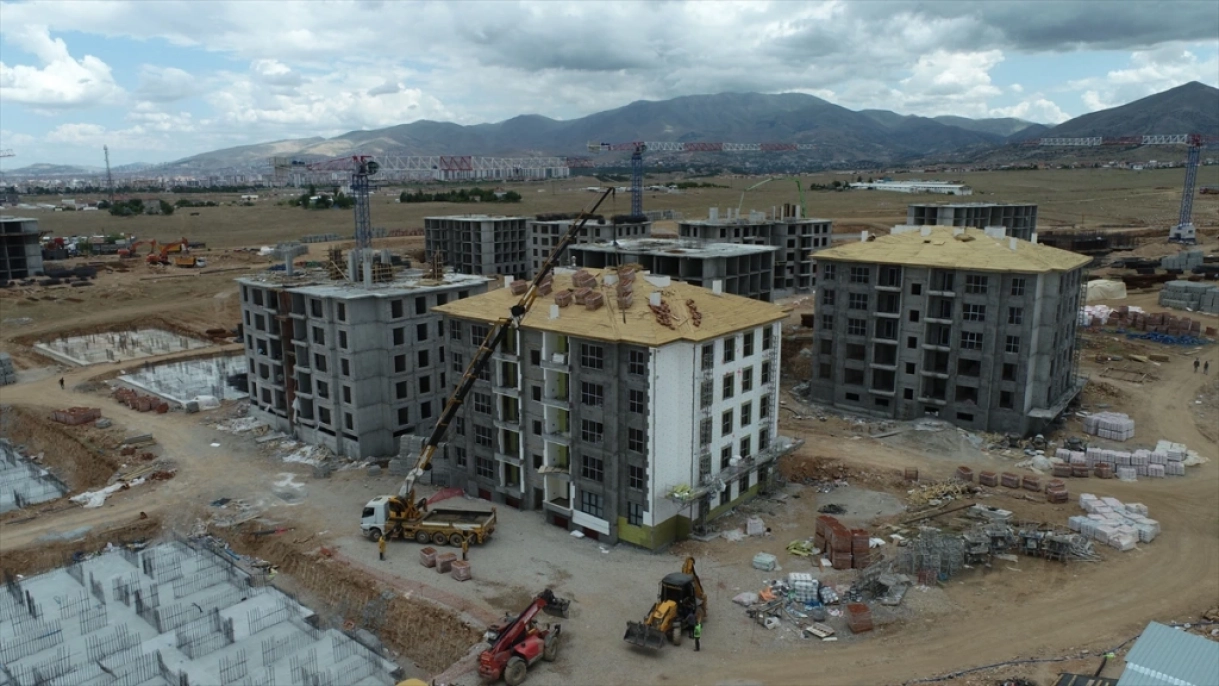 Malatya'da depremzedeler için 757 blokta konutlar yükseliyor