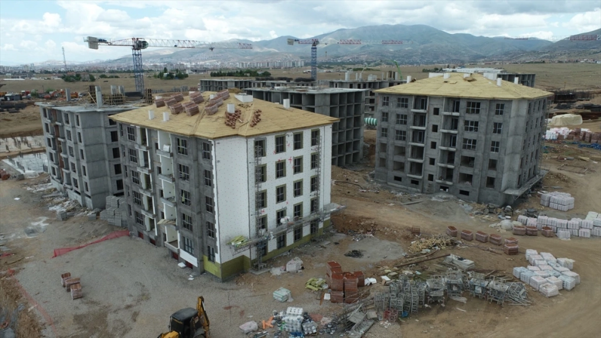 Malatya'da depremzedeler için 757 blokta konutlar yükseliyor