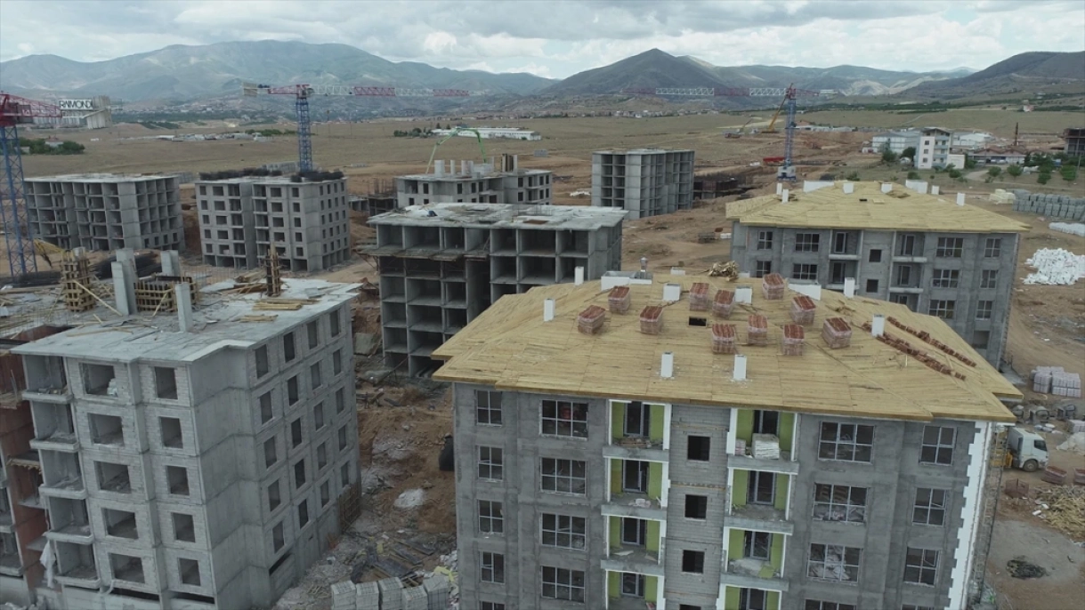 Malatya'da depremzedeler için 757 blokta konutlar yükseliyor