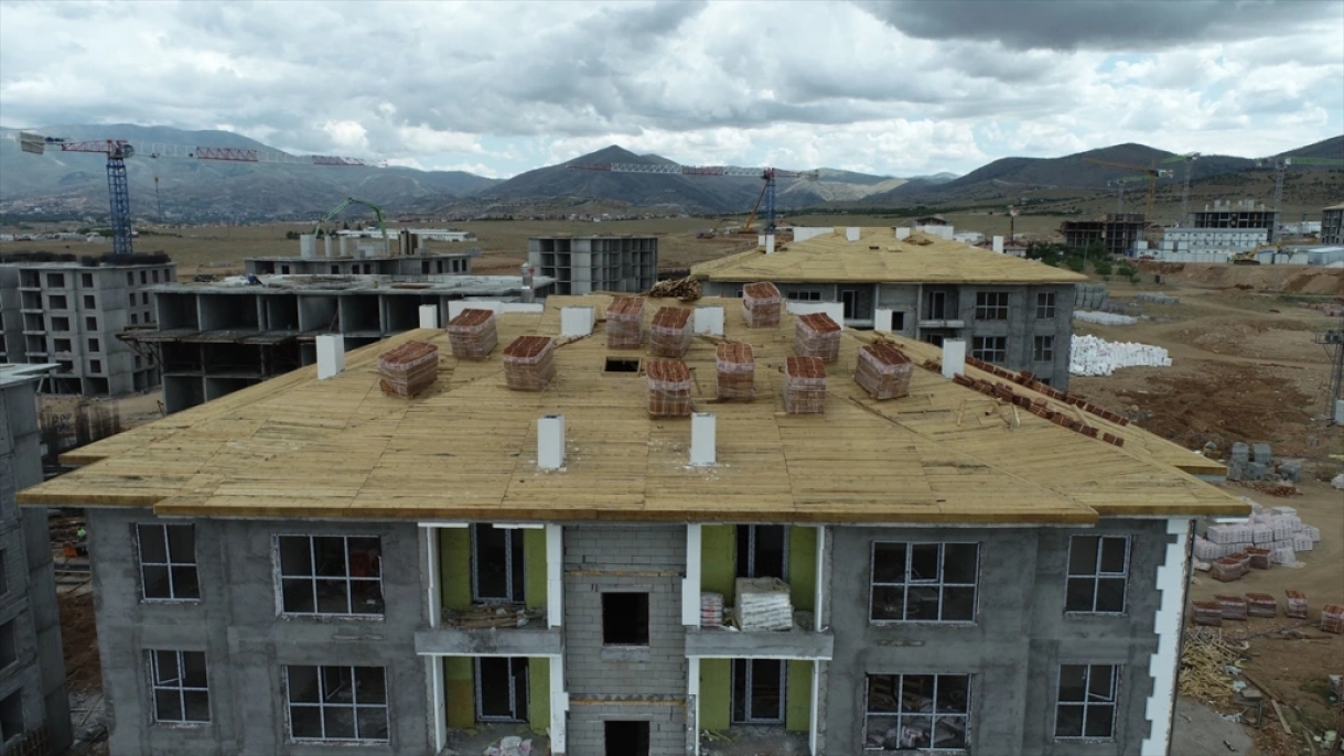 Malatya'da depremzedeler için 757 blokta konutlar yükseliyor