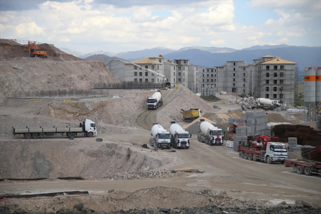 Malatya'da depremzedeler için 757 blokta konutlar yükseliyor