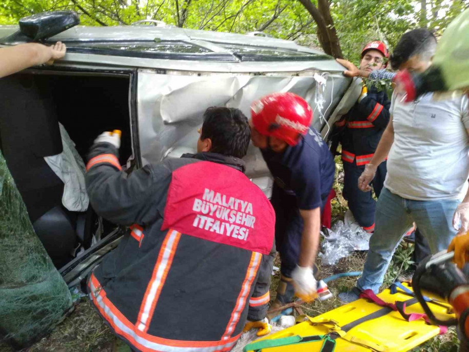 Kontrolden çıkan otomobil takla attı: 4 yaralı