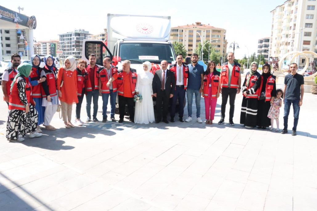 Mobil Sosyal Hizmet Aracı gelin arabası oldu