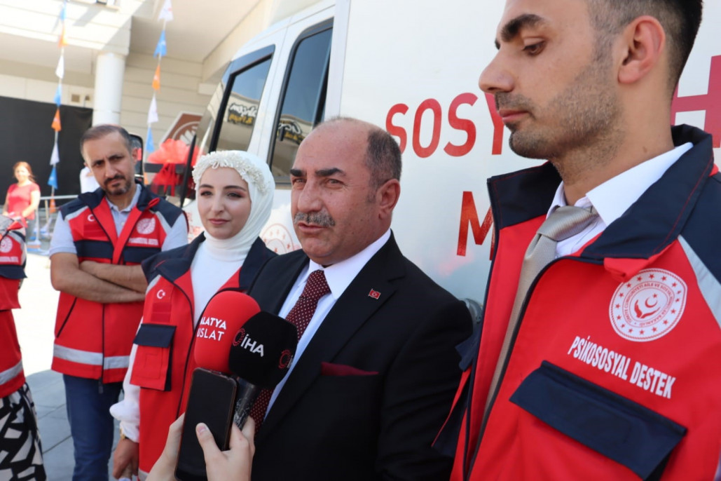 Mobil Sosyal Hizmet Aracı gelin arabası oldu