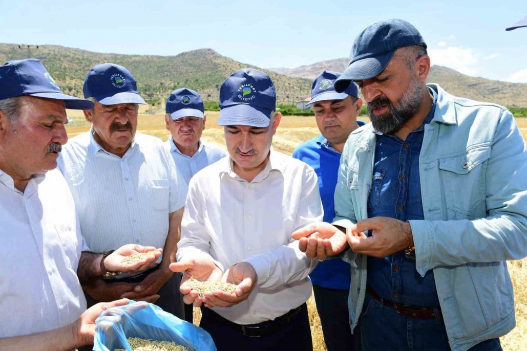 Yeşilyurt Belediyesi'nden depremzede üreticilere destek