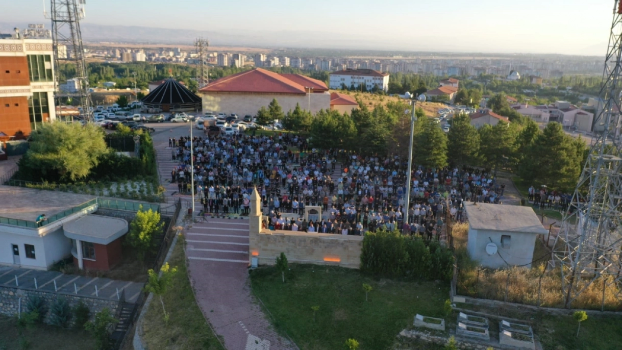 Yeşilyurt Gedik Namazgâh Alanında Bayram Namazı Heyecanı Yaşandı