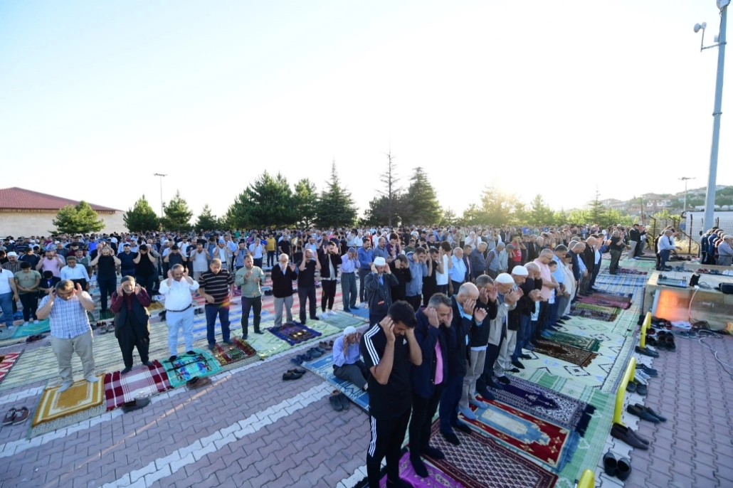 Yeşilyurt Gedik Namazgâh Alanında Bayram Namazı Heyecanı Yaşandı