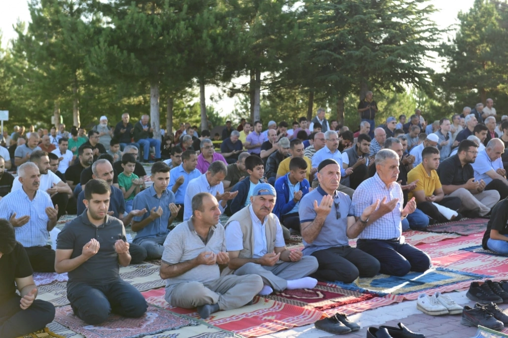 Yeşilyurt Gedik Namazgâh Alanında Bayram Namazı Heyecanı Yaşandı